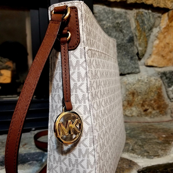 BNWT Michael Kors Logo Messenger Crossbody Bag💗 - Picture 4 of 4